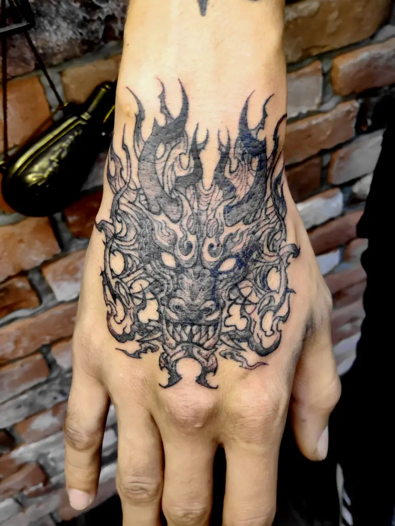 tatuaj dragon tatuaj pe braț schiță Chișinău