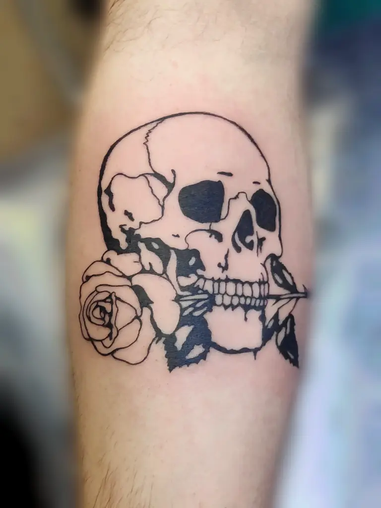 tatuaj craniu tatuaj flori schiță Chișinău