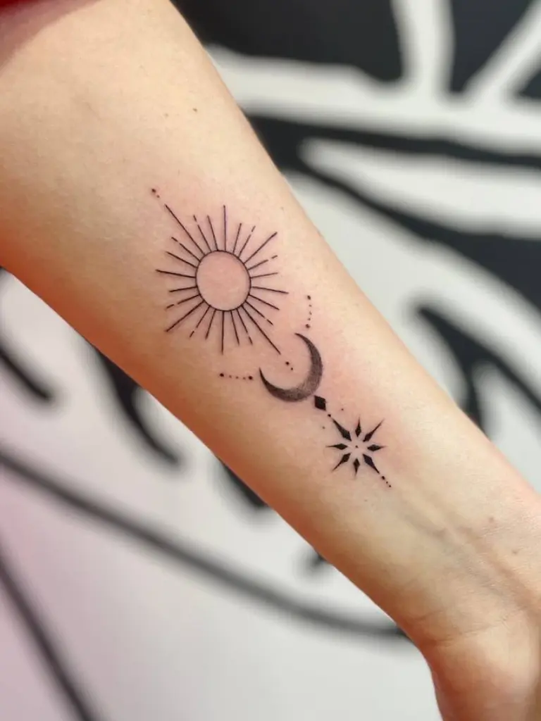 tatuaj soare tatuaj lună schiță Chișinău